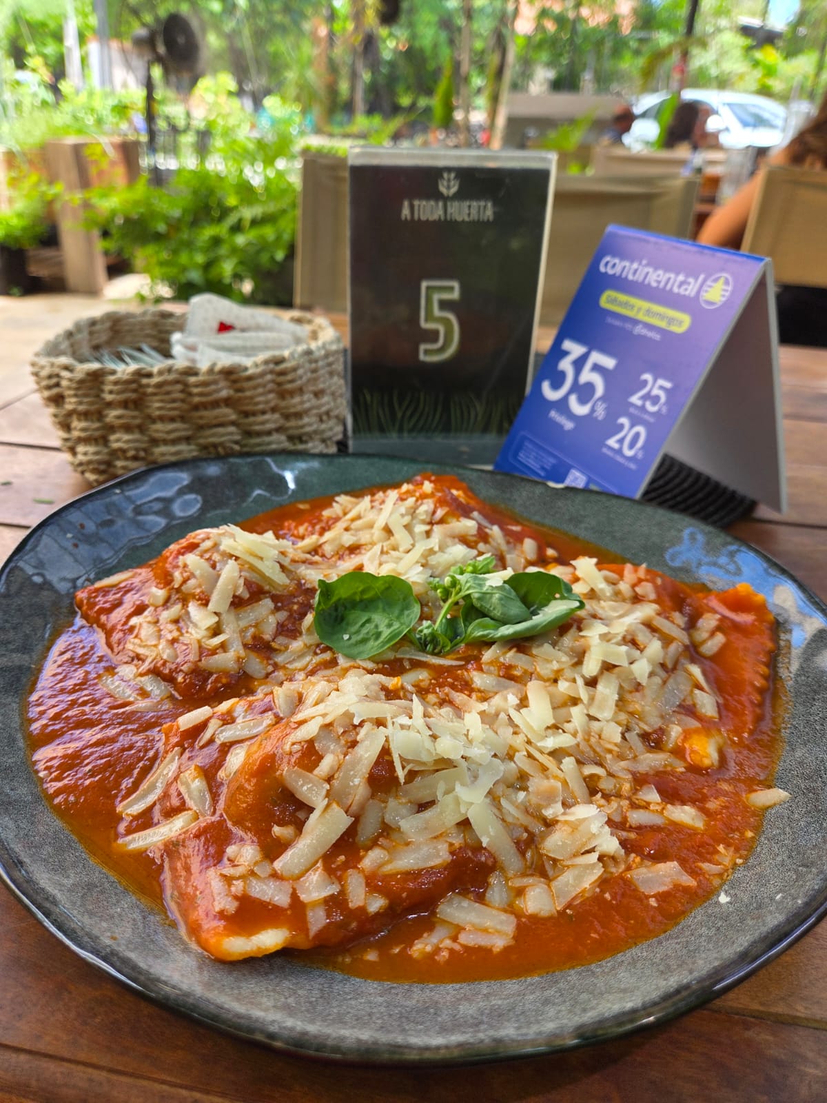 Ravioles de Ricota y Espinaca con Salsa Pomodoro de la Huerta