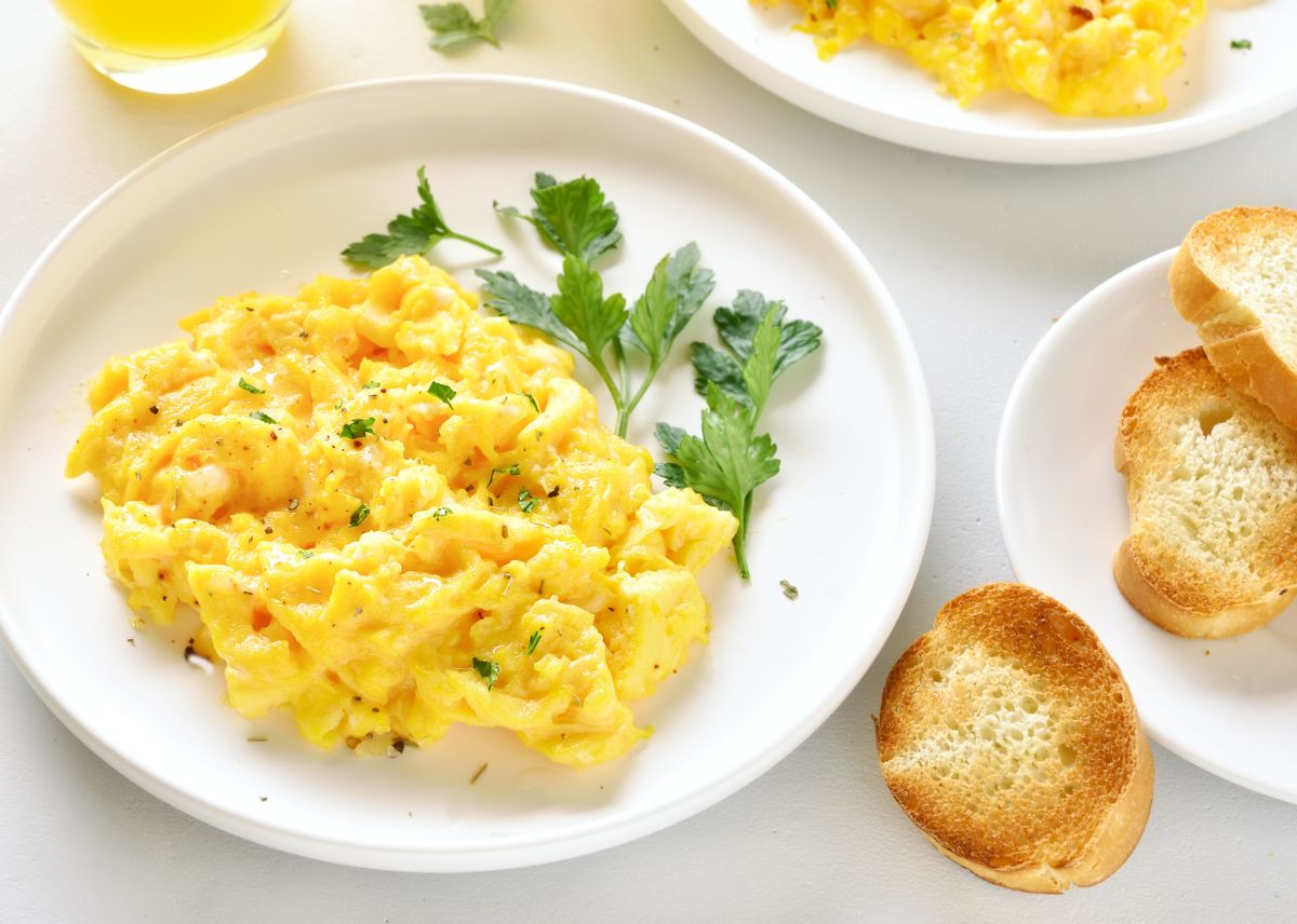 Huevos revueltos con tostada