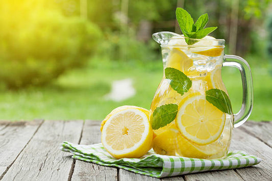 Jarra de Jugo de Limón, Menta y Jengibre
