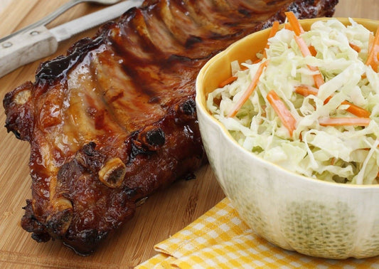 Costilla de cerdo con ensalada