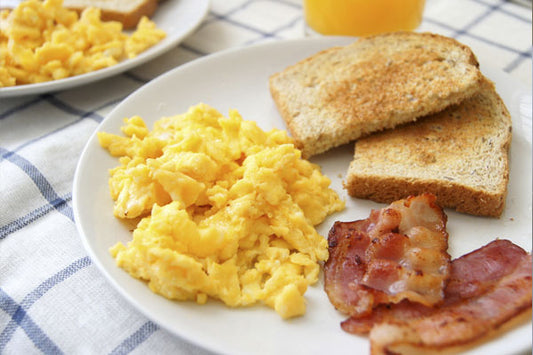 Huevos revueltos con Tocino y tostada